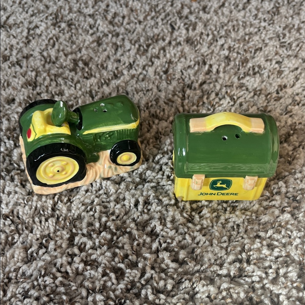 John Deere Green and Yellow Tractor Pepper/Salt Shaker Set